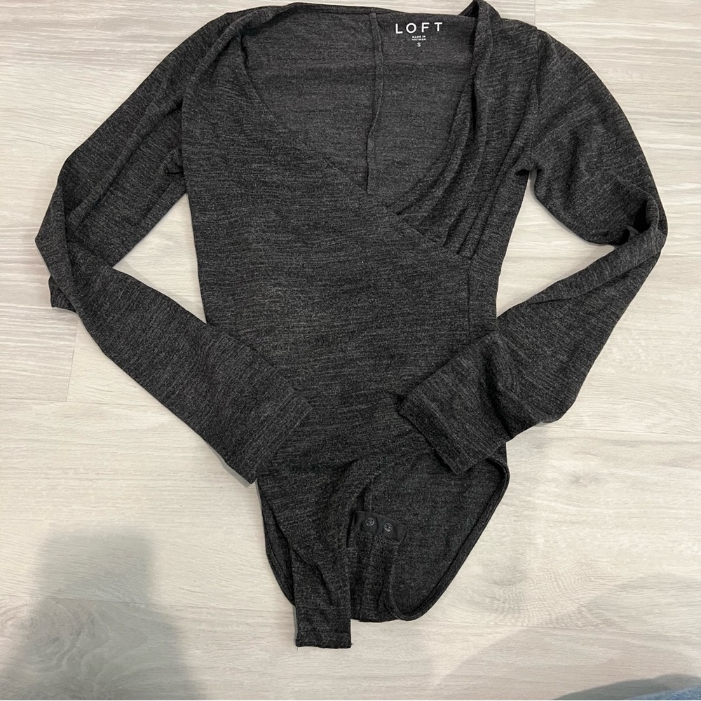 Loft V Neck Long Sleeve Bodysuit in Heather Grey Size Small